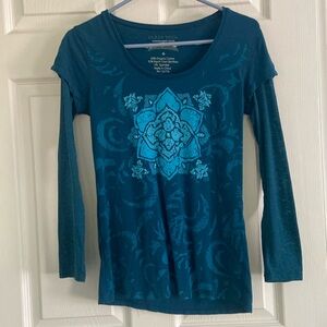 EARTH YOGA LONG SLEEVE TEE SIZE SMALL GREAT CONDITION